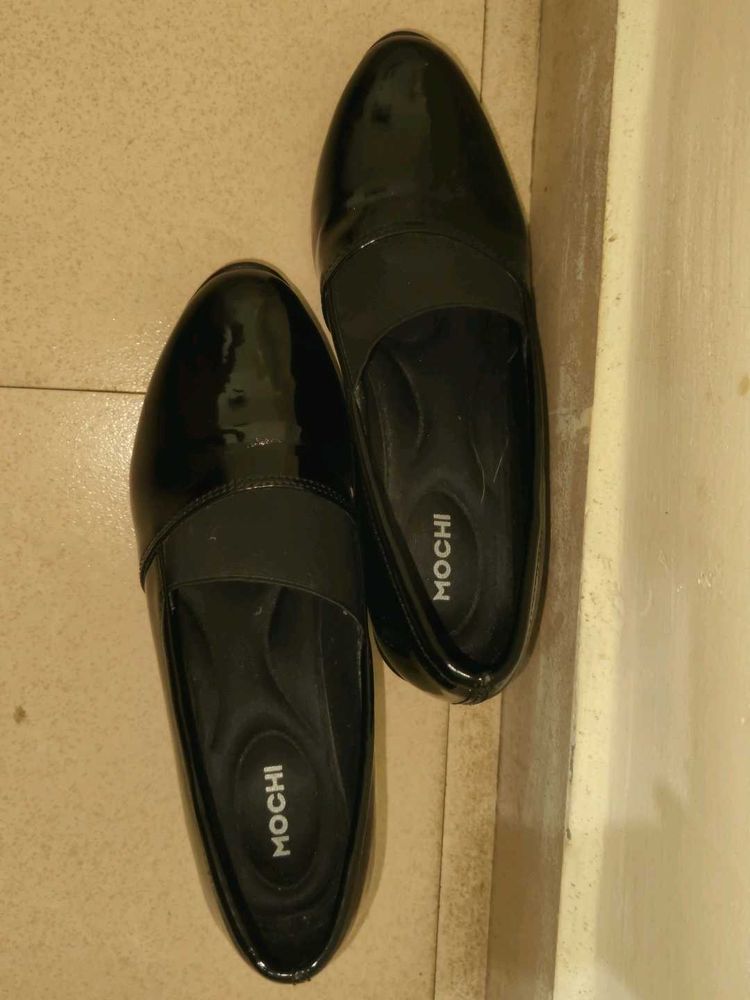 Mochi Glossy Black Wedge Heels