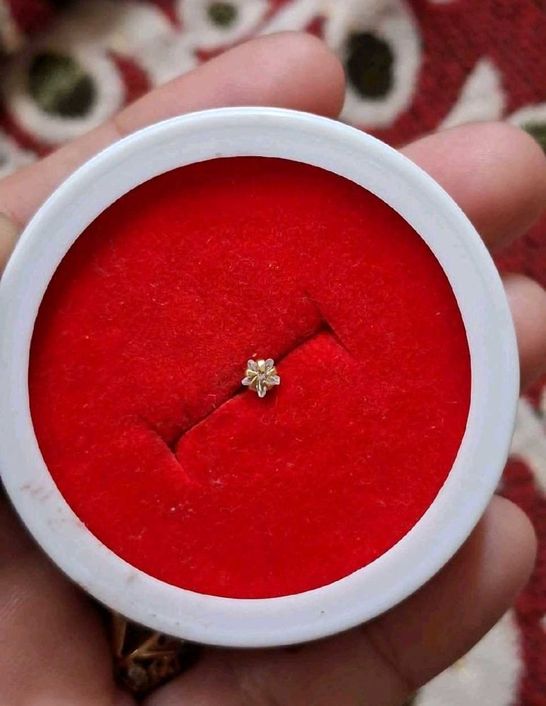 star  Flower Nose Pin