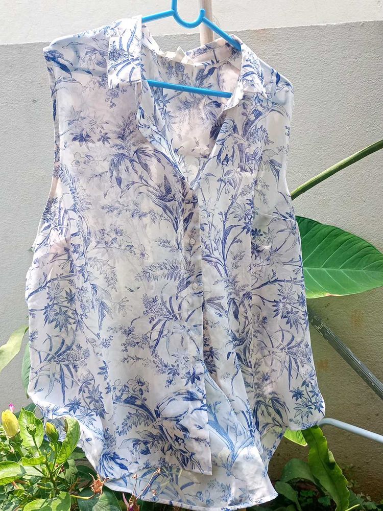 H&amp;M Blue Floral Sleeveless Button-Up Shirt