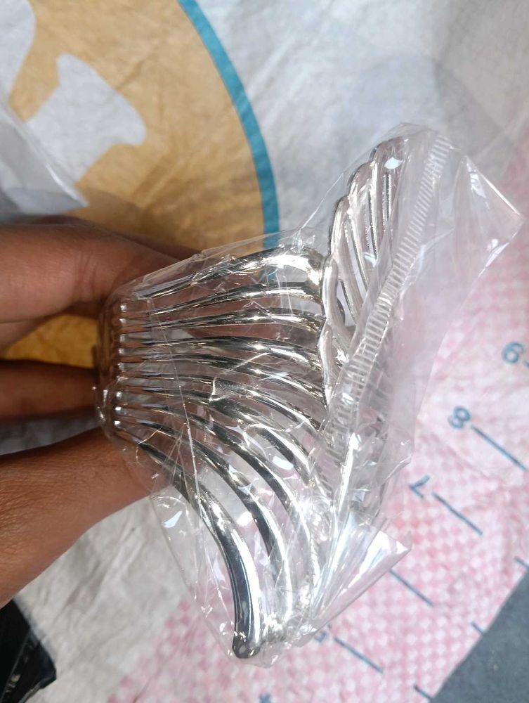 Elegant Silver Leaf Design Bangle Set
