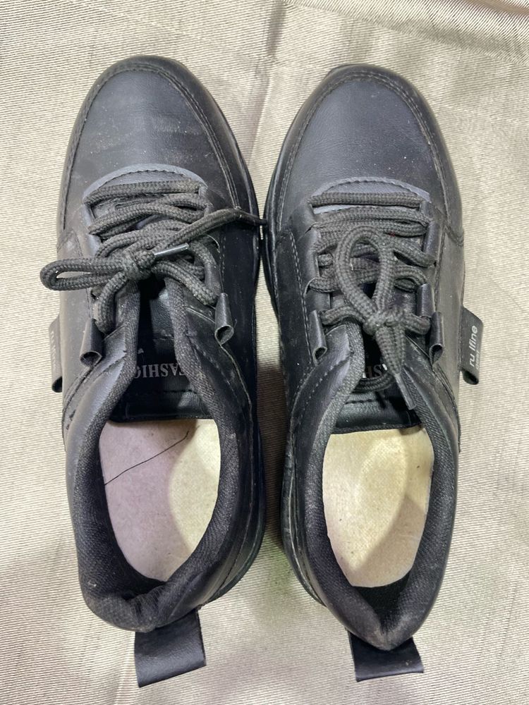 Black Casual Sneakers