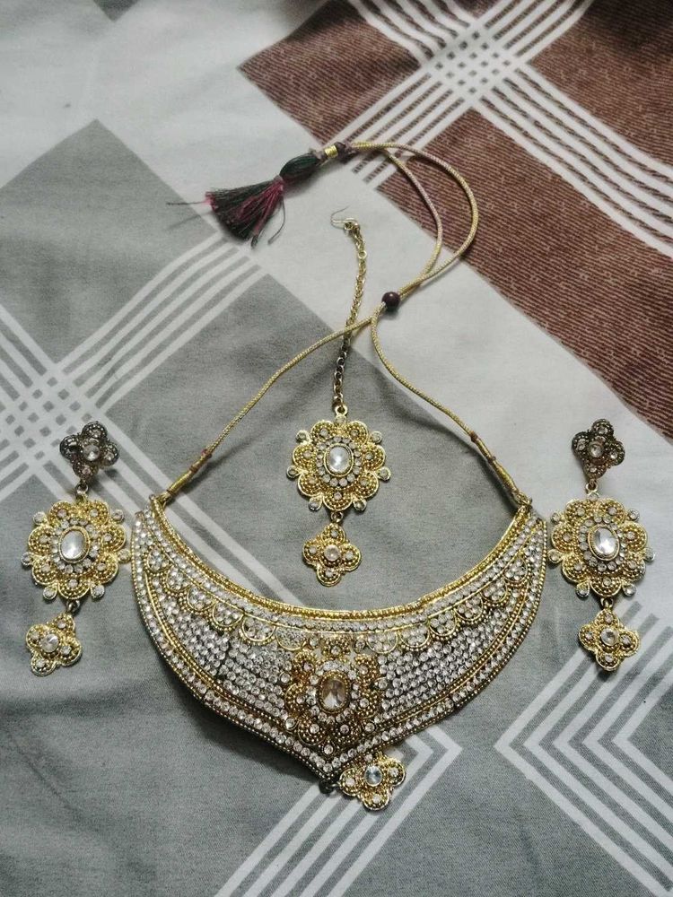 Elegant Necklace Set with Earrings &amp; Tikka