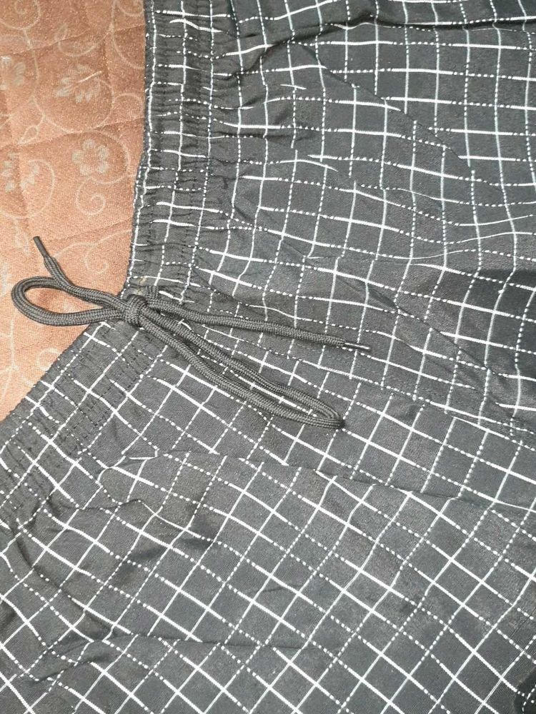 Men's Grid Pattern Athletic Shorts