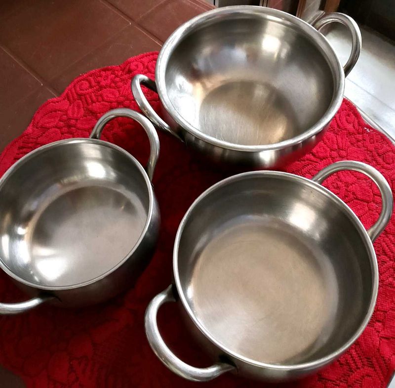 Set of 3 Stainless Steel Pots with lids