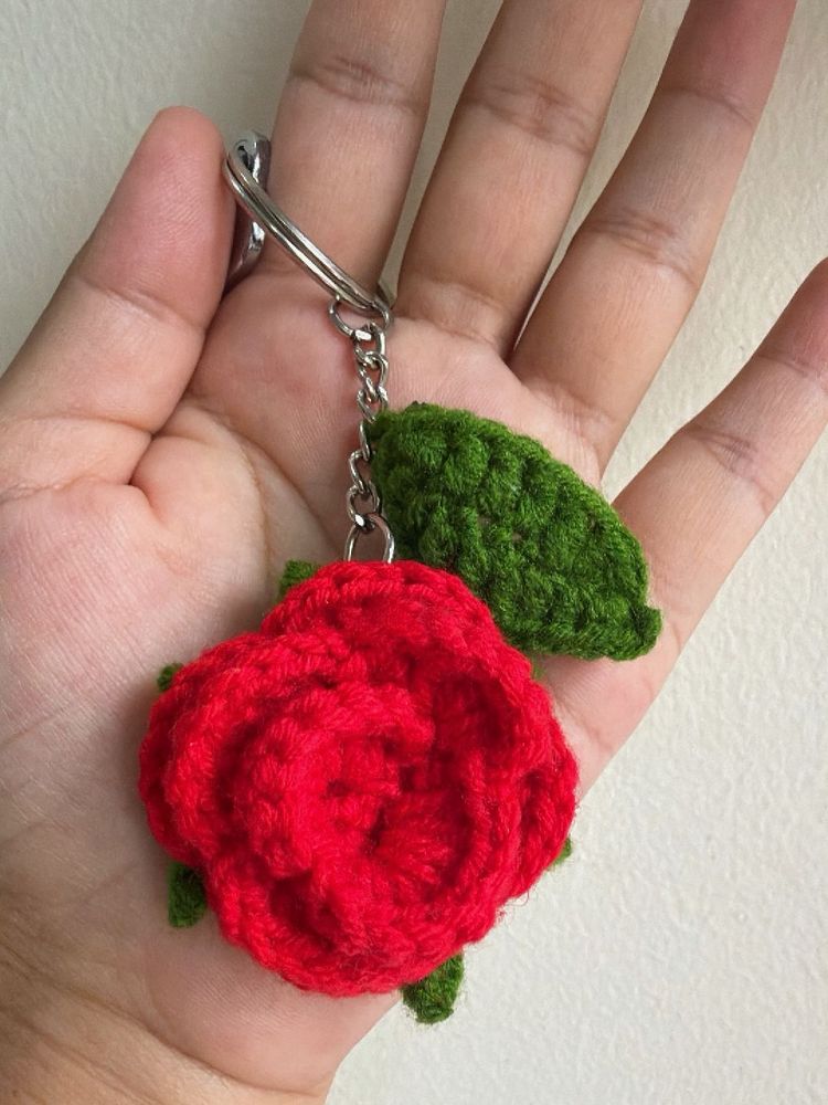 Rose crocheted 🧶 keychain