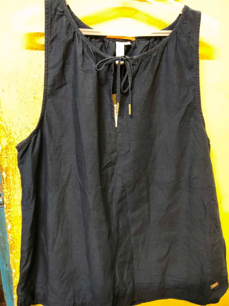 simple a-line  sleevless everyday top