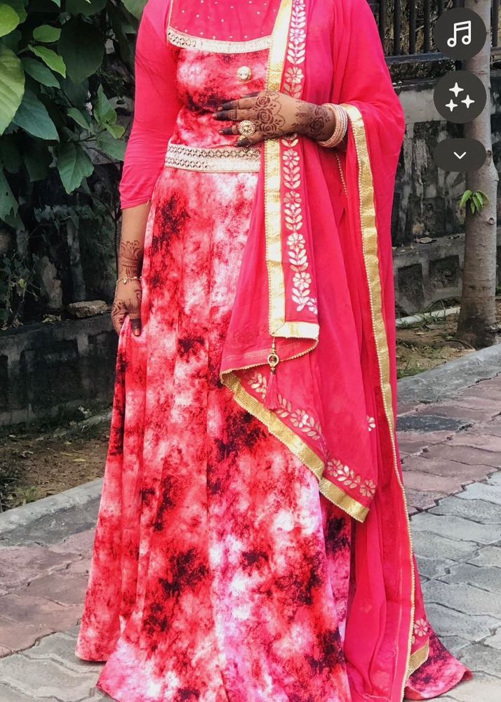 Beautiful tomato &amp; black gown ❤️🖤