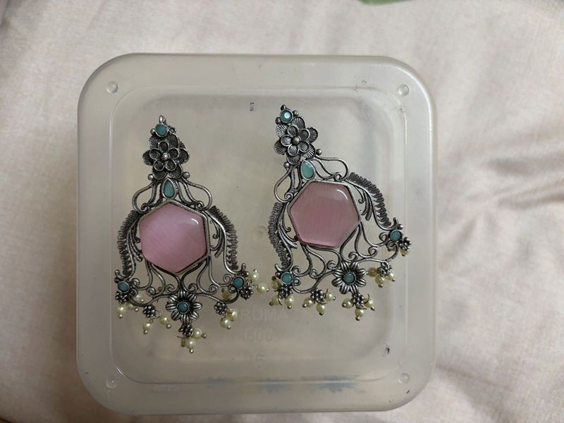 Elegant Pink Stone &amp; Pearl Dangler Earrings
