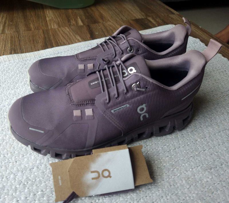 ON Cloud Waterproof Running Shoes