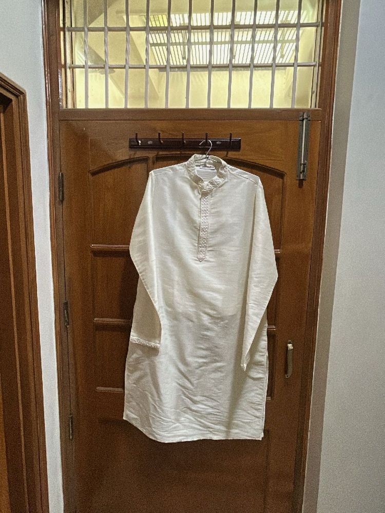 Elegant Cream Kurta pyjama set for Men
