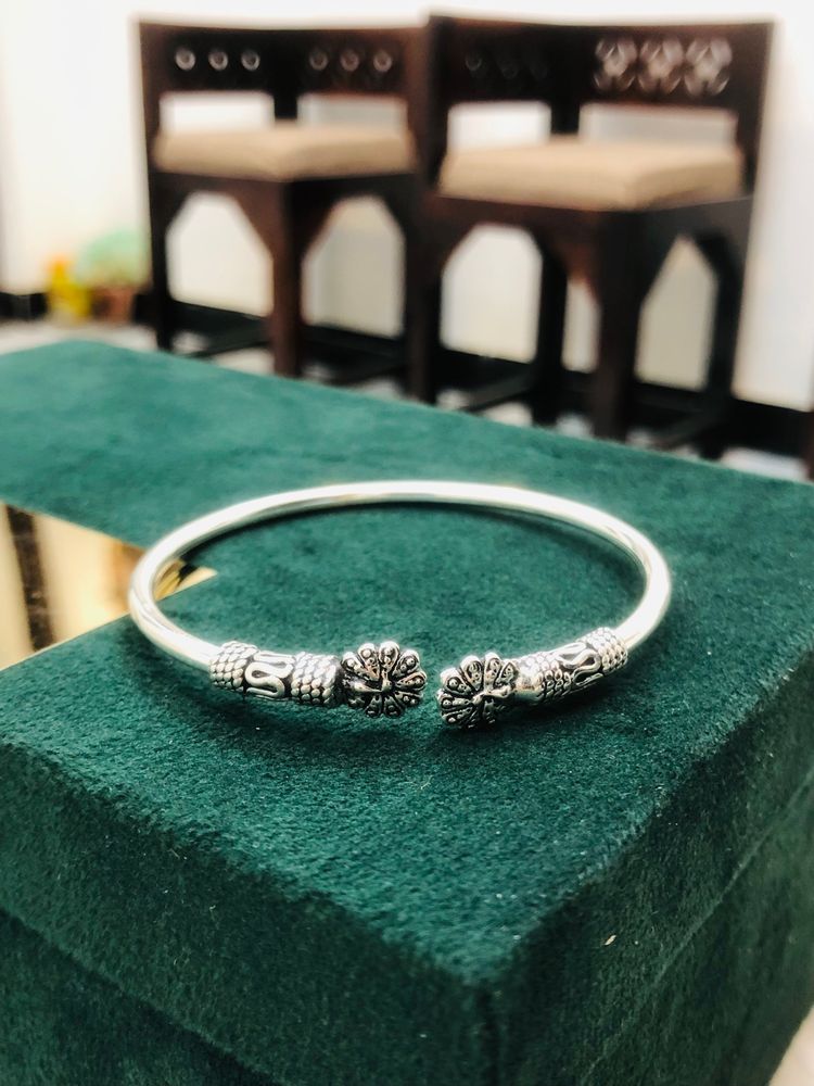 Italian Kada  pure 925 Silver (wt:10.280g)