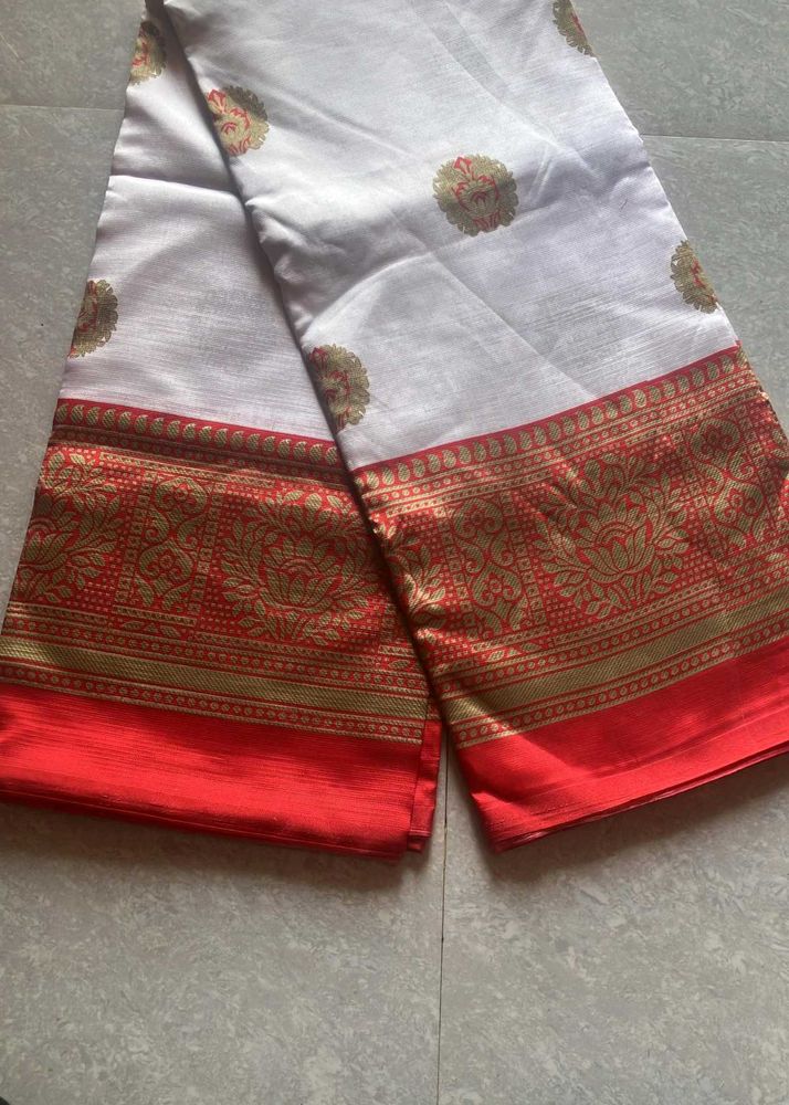 Elegant White &amp; Red Saree With Blouse Pc