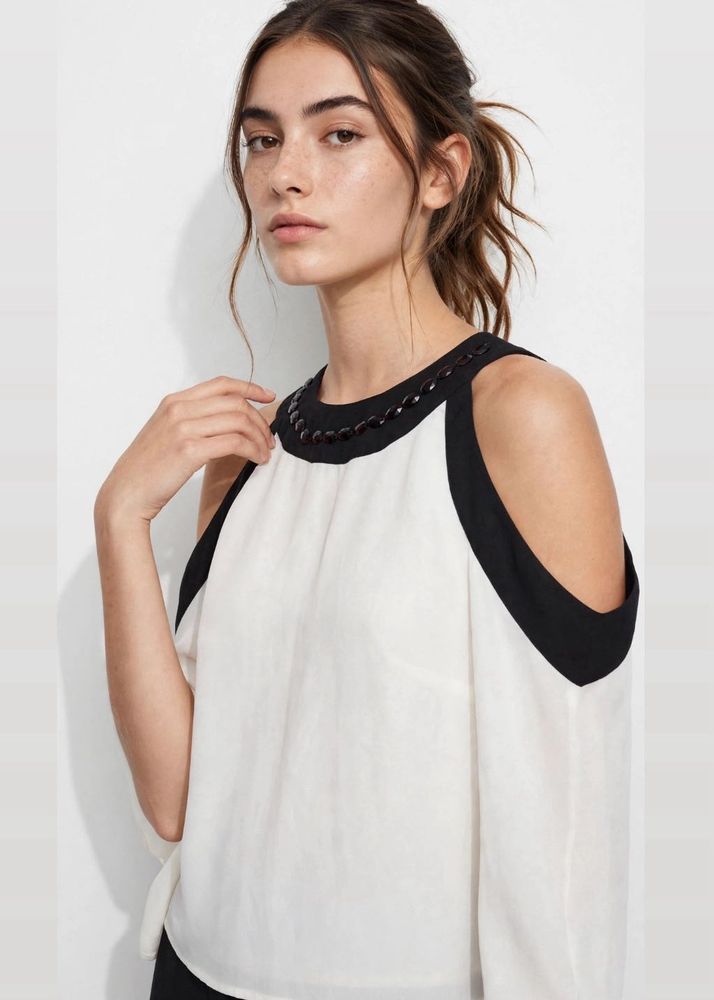PRICE DROP‼️Chic Cold Shoulder Top