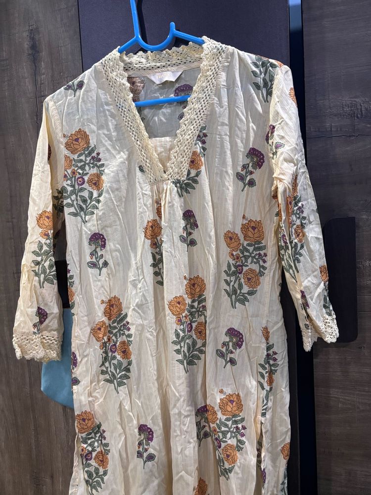 Cream Floral Print Kurta with Lace Detail