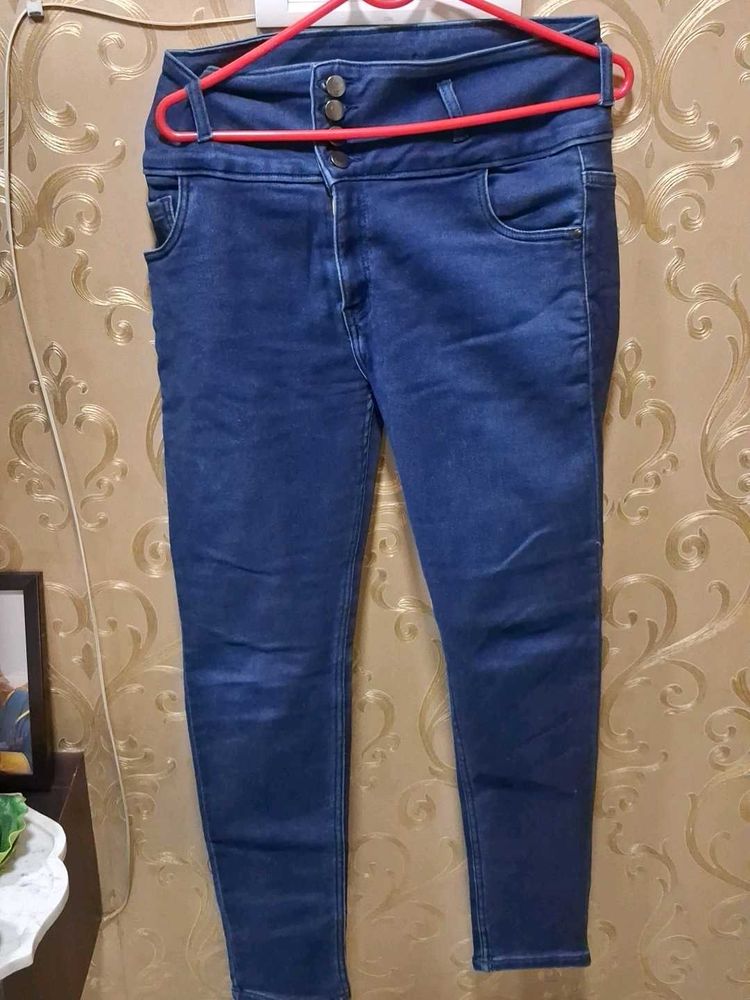Stylish Dark Wash Skinny Jeans