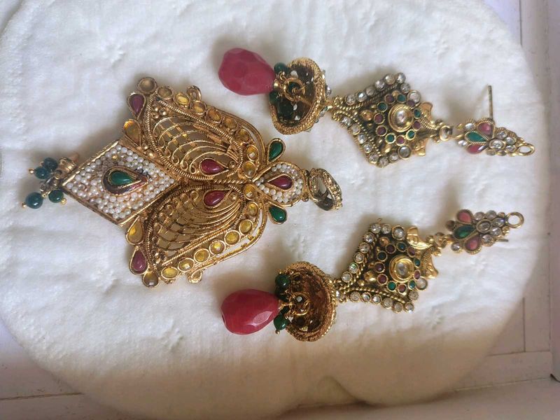 Exquisite  Kundan Jewellery Set