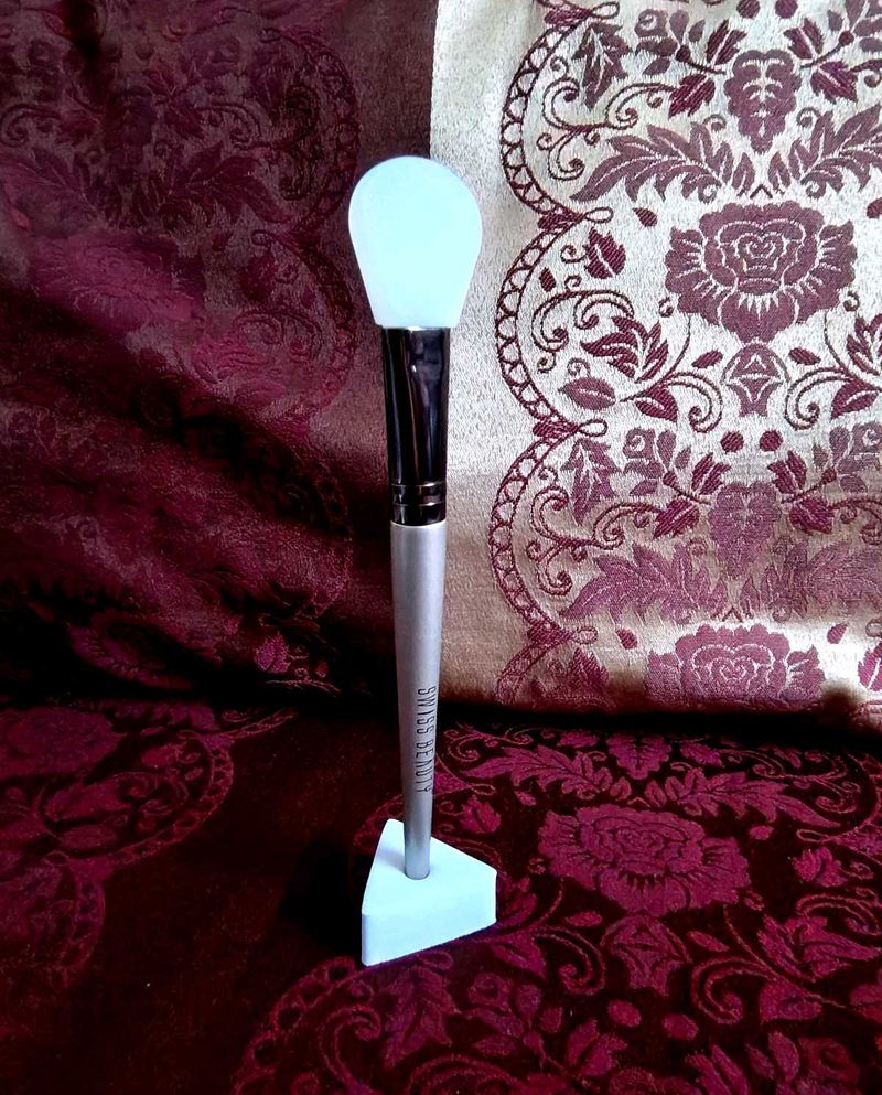 Swiss Beauty Silicone Makeup Brush
