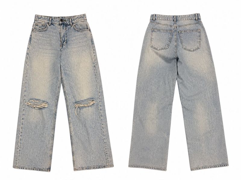 Vintage Wash Distressed Wide Leg Jeans 💙