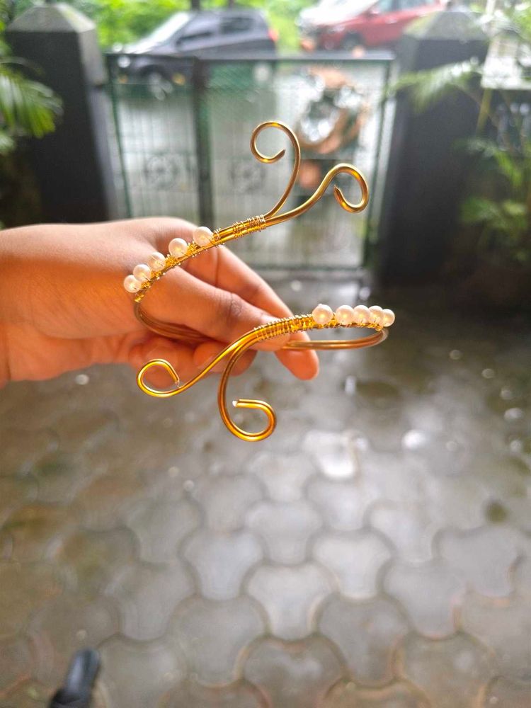 Elegant Gold &amp; Pearl Armcuff 🩷🎀