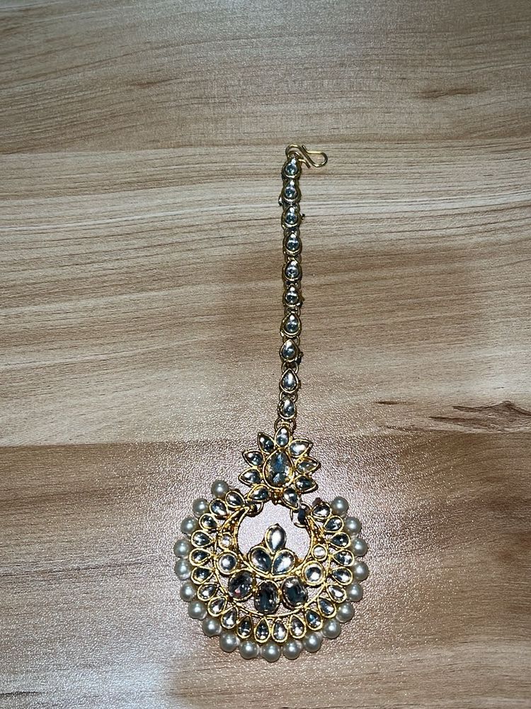 Exquisite Maangtika with Pearls &amp; Crystals