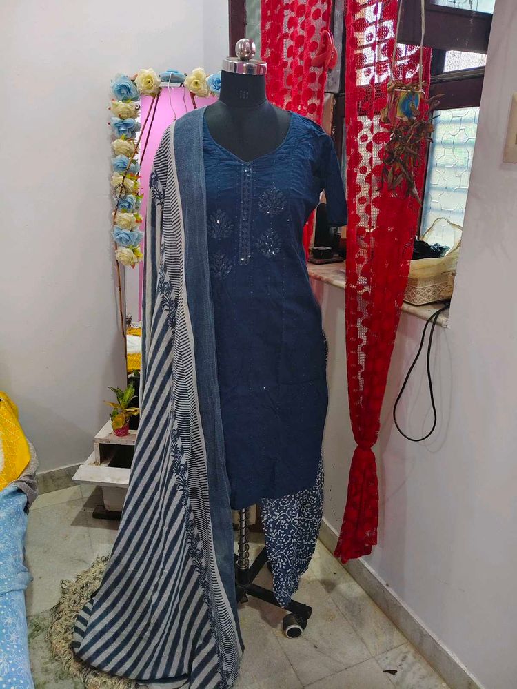 Elegant Blue Embroidered Kurta Set