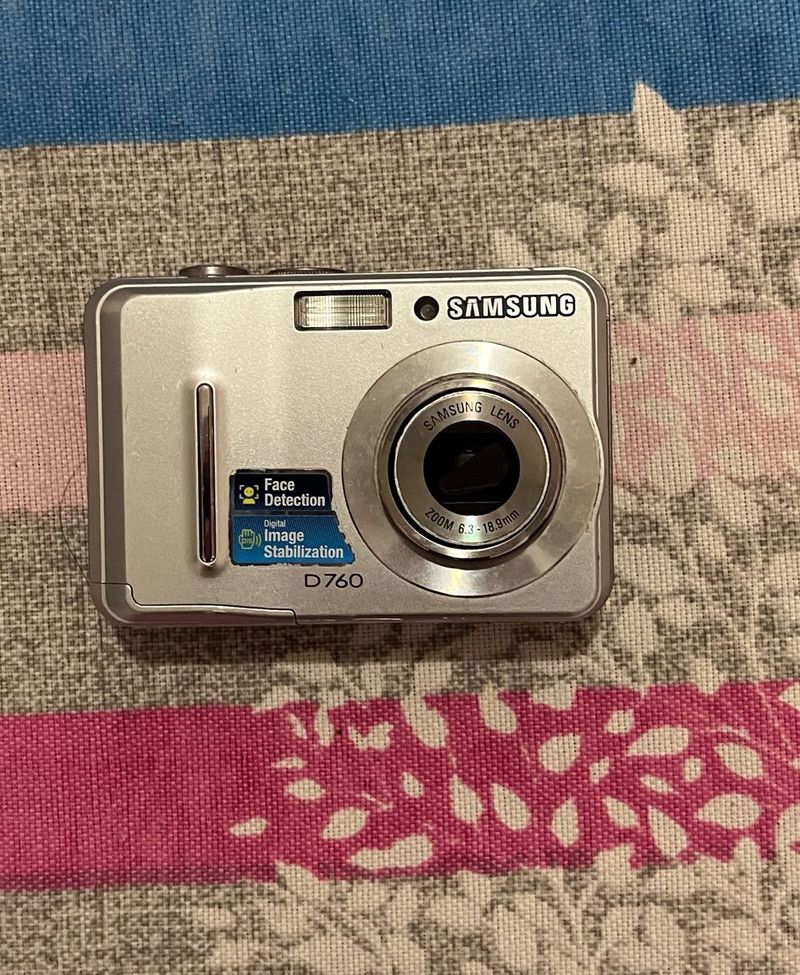 Samsung D760 Digital Camera
