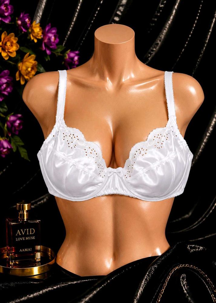 🇳🇿💫🎀Elegant White Satin Lace Bra