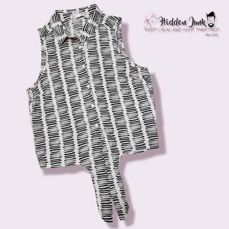 Chic Sleeveless Striped Button-Up Top