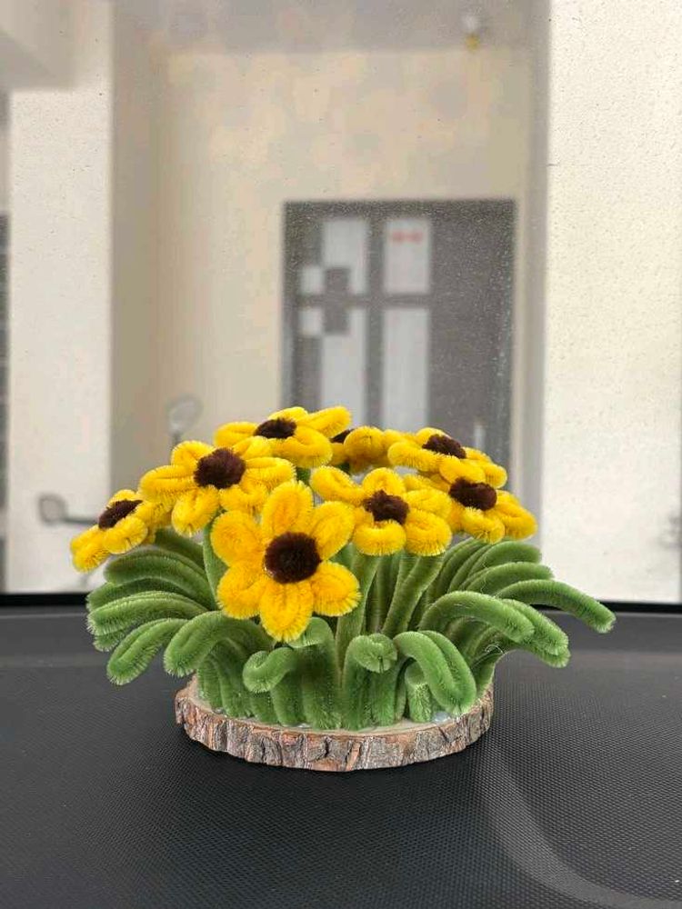 Dancing sunflower, daisy Tulip deskbuddy