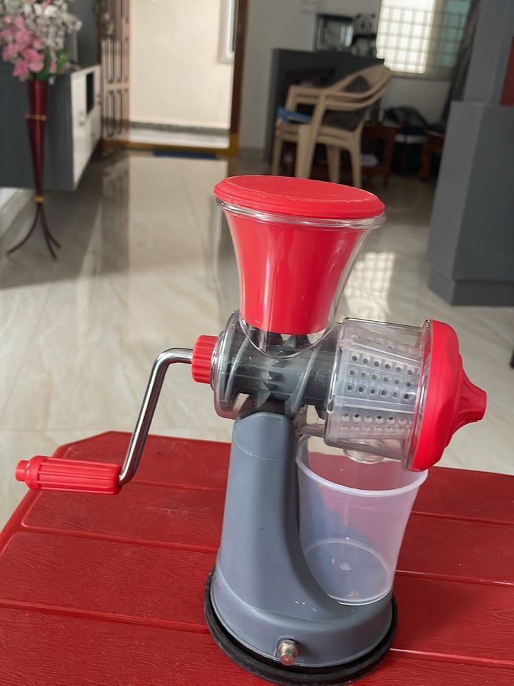 Citric fruits juicer
