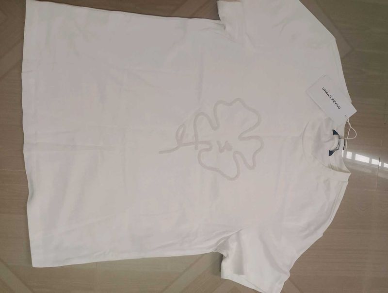 Urban Revivo White Graphic Tee