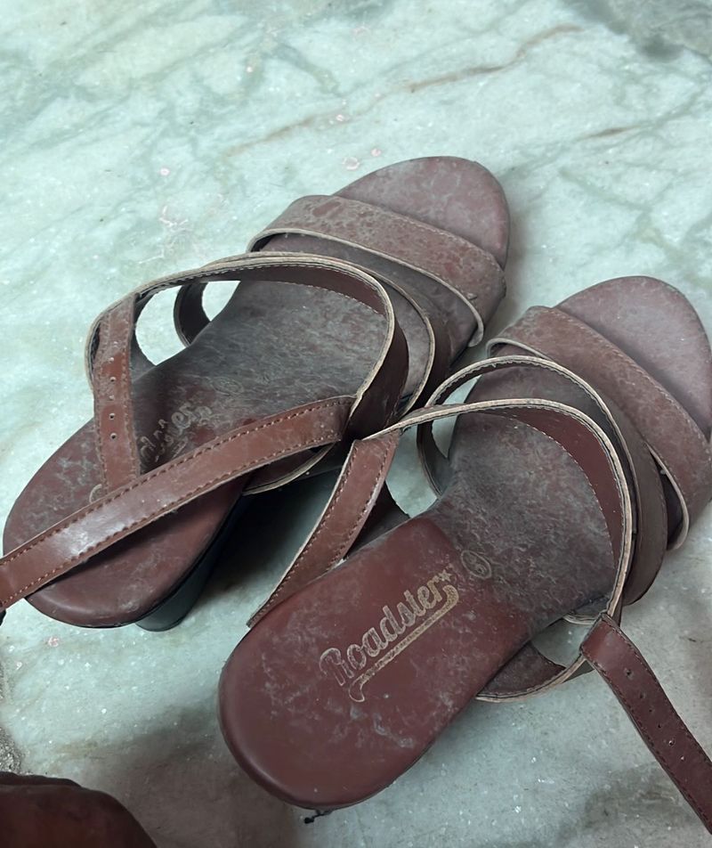 Roadster Brown Strappy Sandals