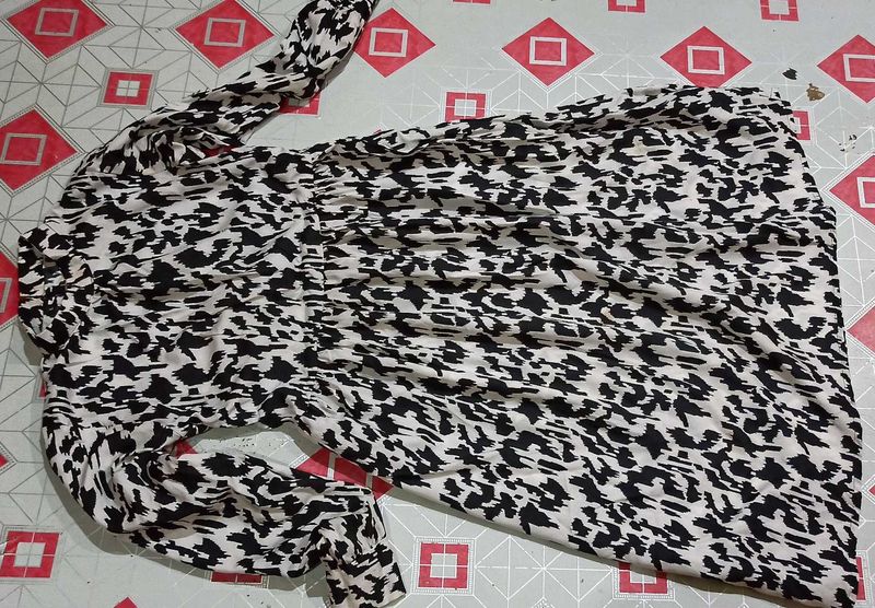 Chic Black &amp; White Print Dress