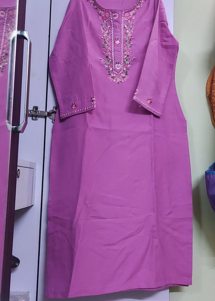 Floral Embroidery Kurta And Pant Set