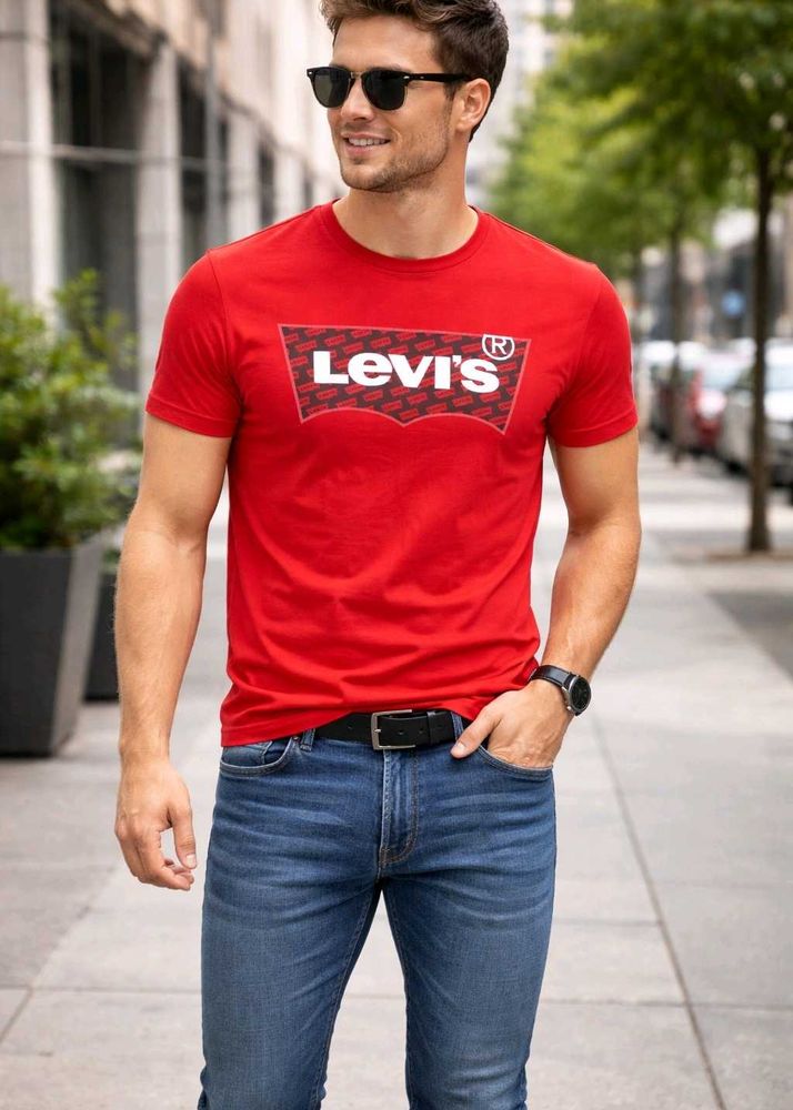 🇺🇸Levi's Red Graphic Tee (M) size
