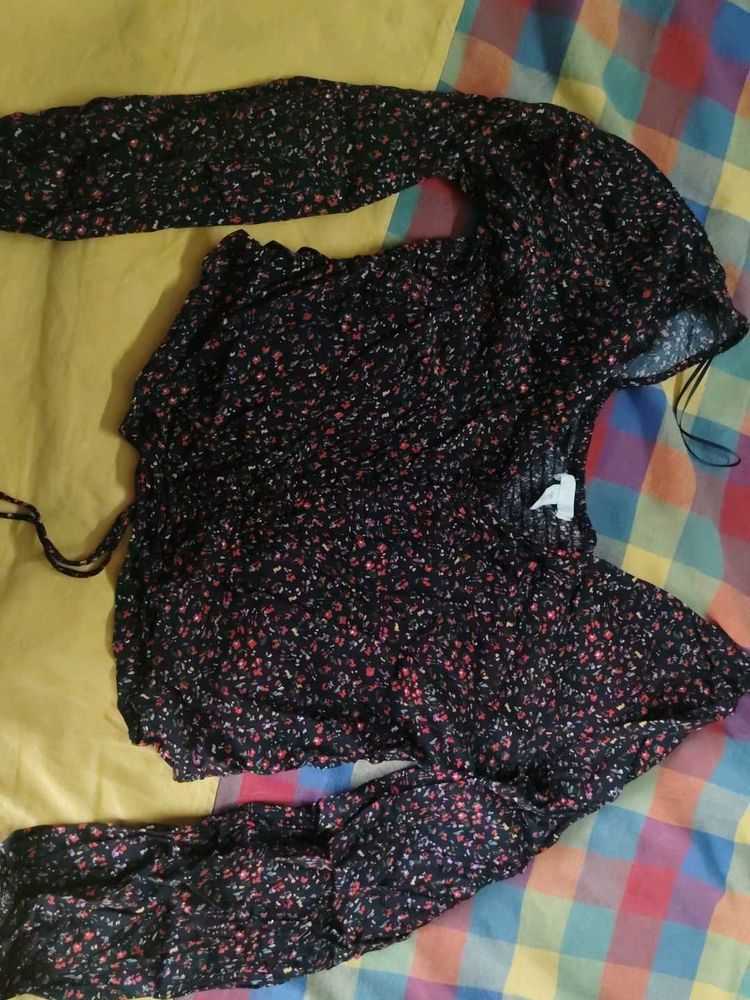H&amp;M Floral Print Smocked Long Sleeve Top