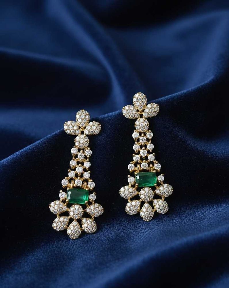 Exquisite Emerald &amp; Diamond Dangle Earrings