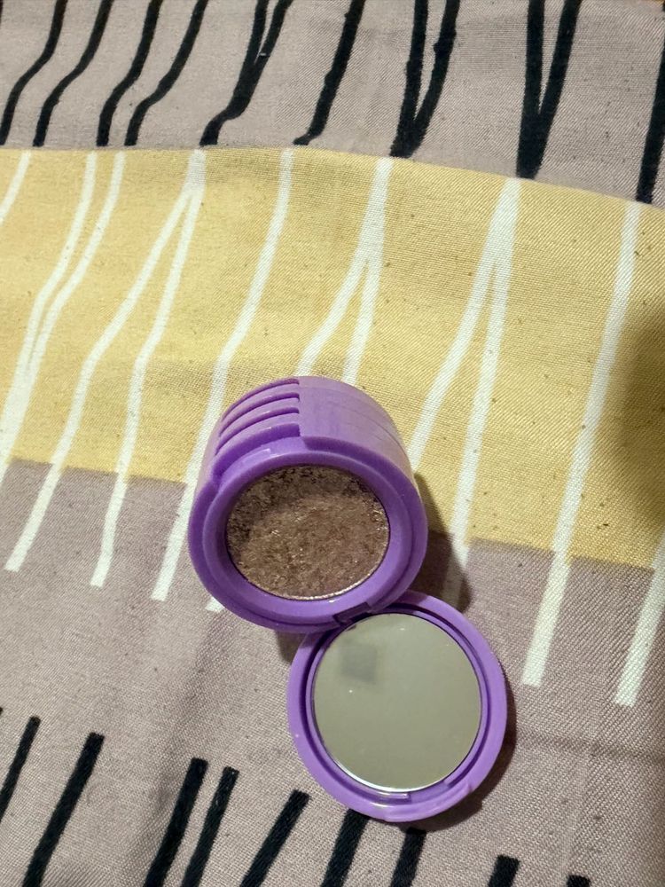 Shimmery Eyeshadow Pot