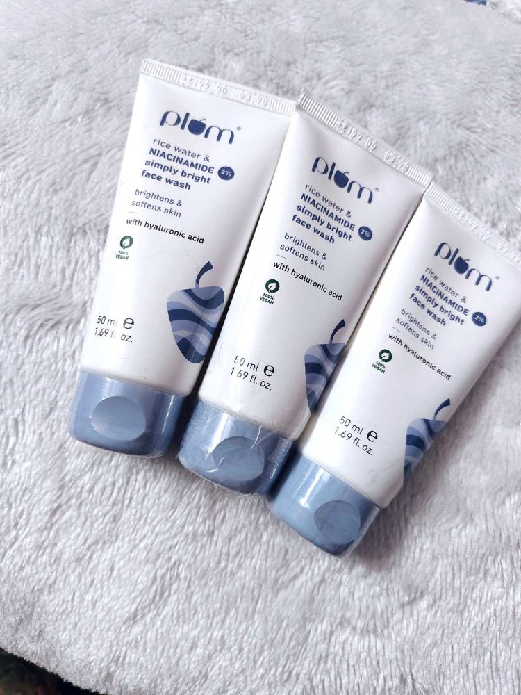 Plum 2% Niacinamide Bright Face Wash Combo 3