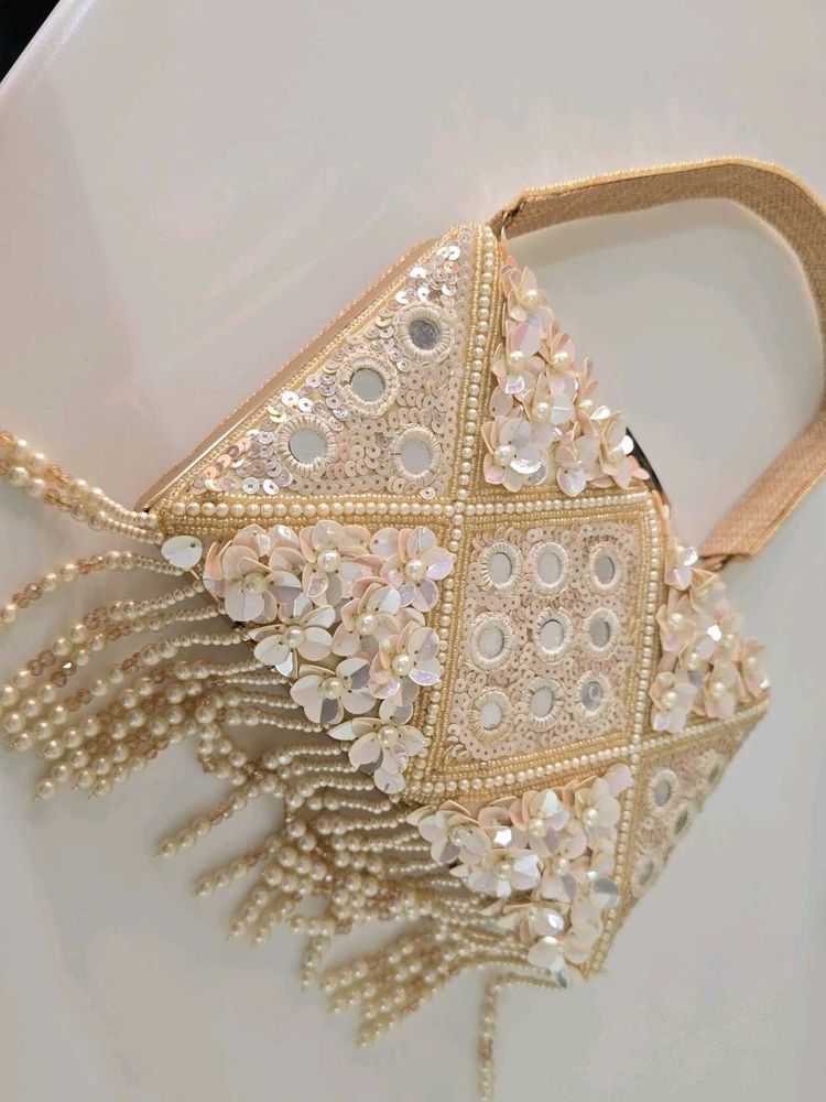 🔻PRICE DROP - LAVIE LUXE Embroidered Clutch