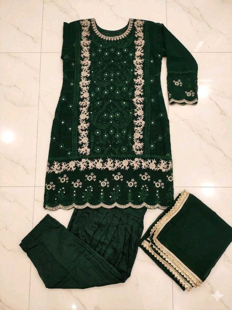 Elegant Green Dupatta with White Lace