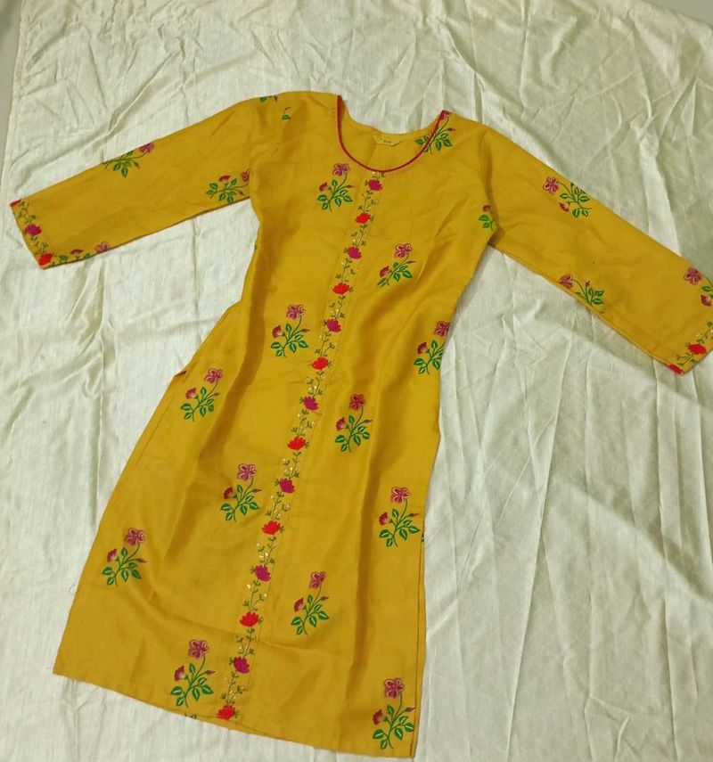 Floral Embroidered Yellow Kurta