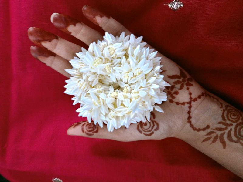 Elegant White Flower Hair Accessory..🎀🪷👒✨