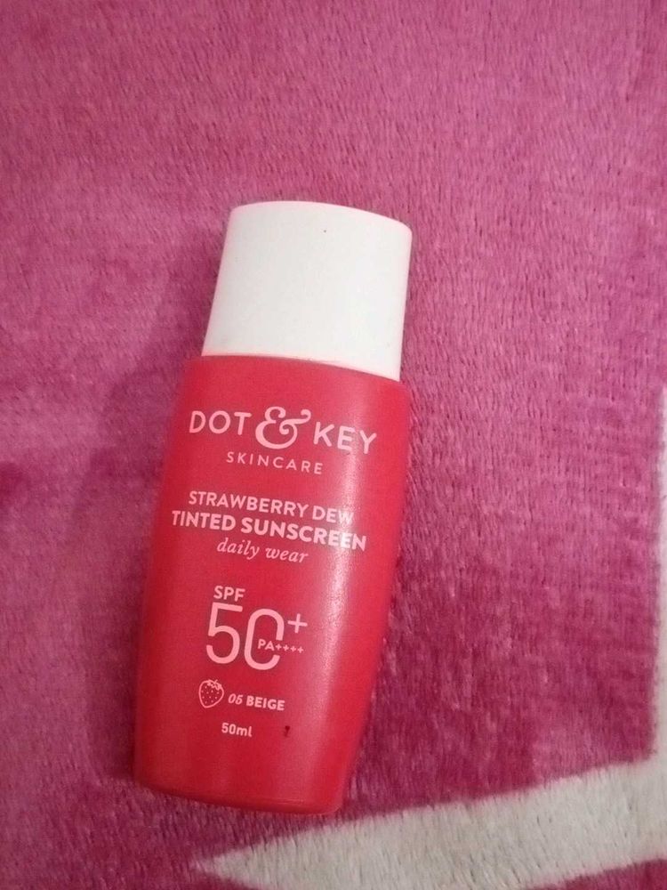 Dot &amp; Key Strawberry Tinted Sunscreen SPF 50+
