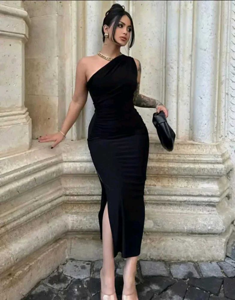 Elegant Black One-Shoulder Dress