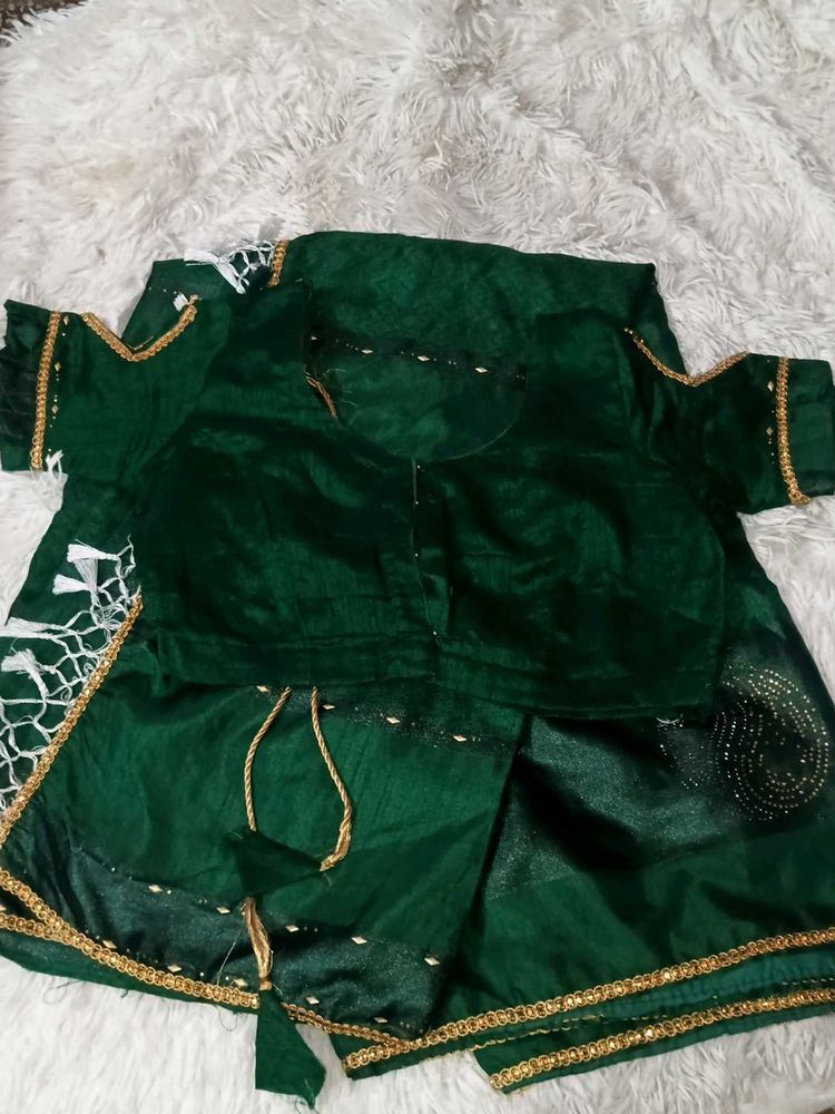 dark green saree with blouse ☺️🥳