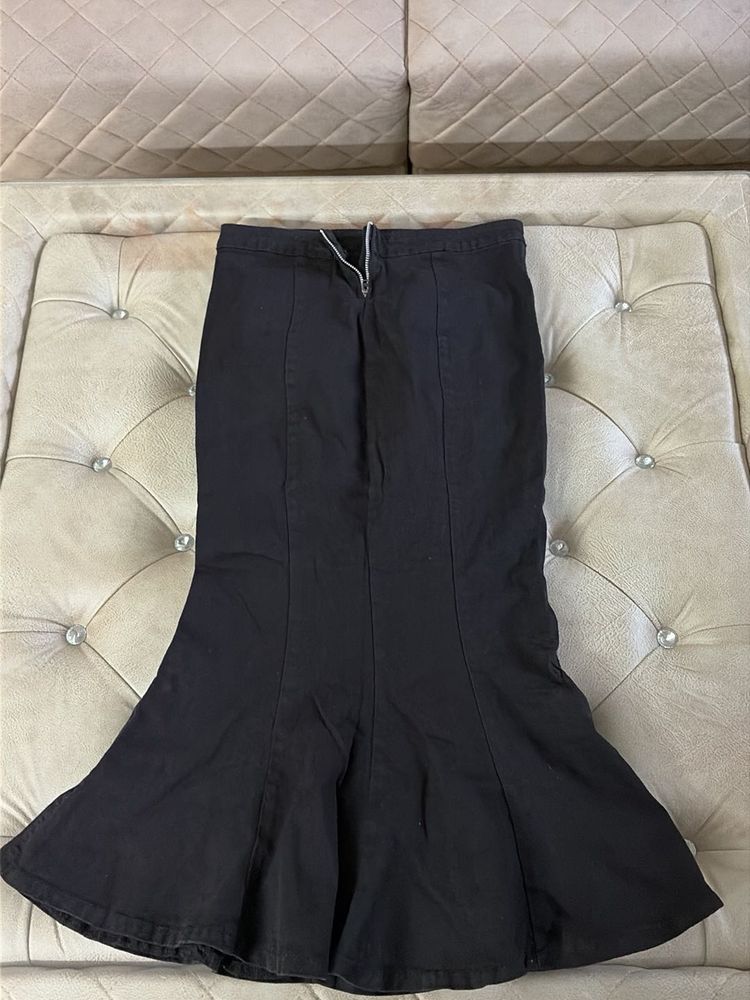 Chic Black Fishtail Skirt