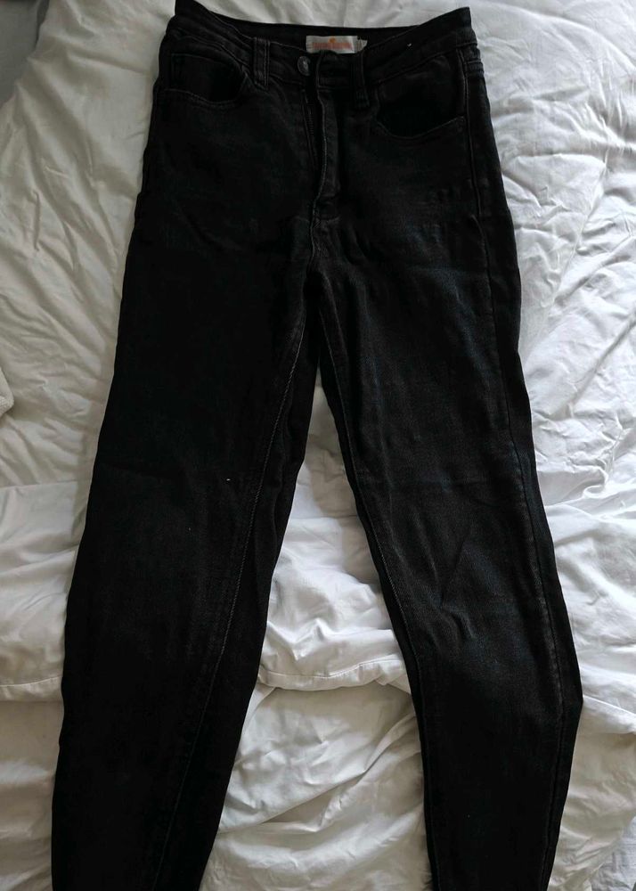 Classic Black High-Waisted Jeans