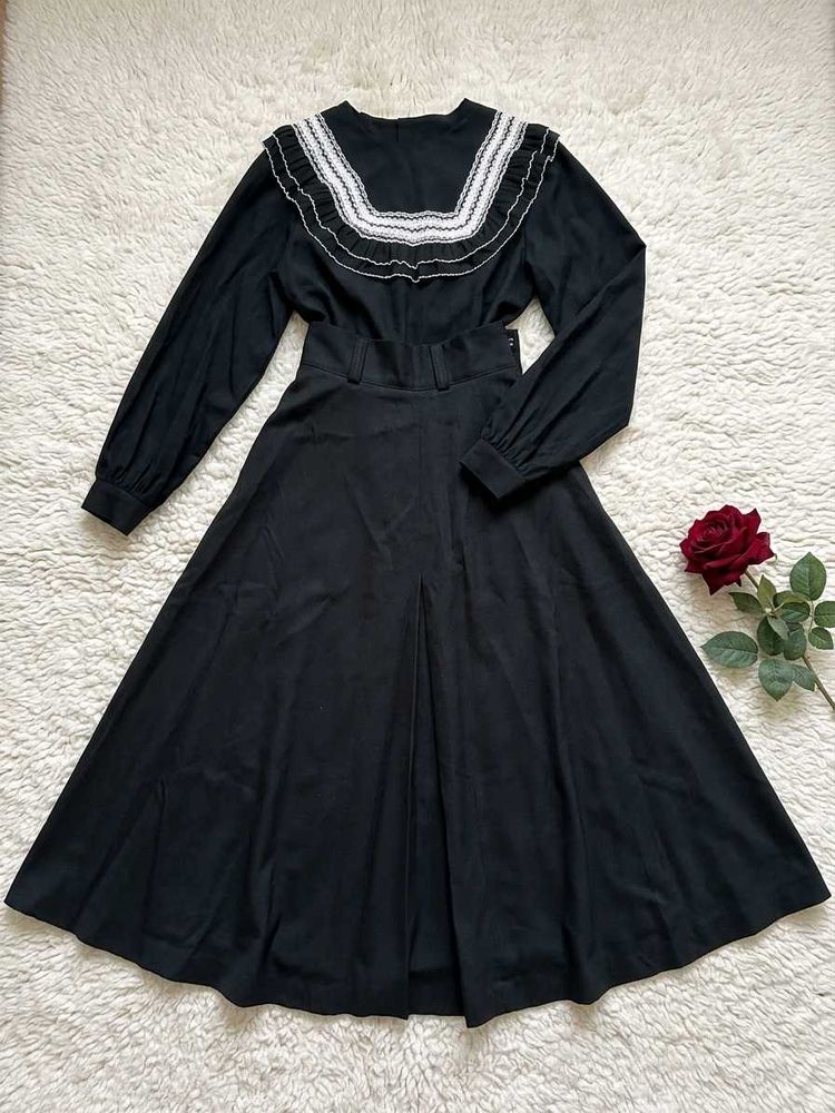 Thrift Elegant Black Midi Dress with Lace Collar