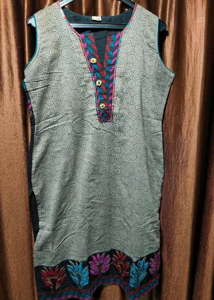 Stylish Sleeveless Embroidered Kurti